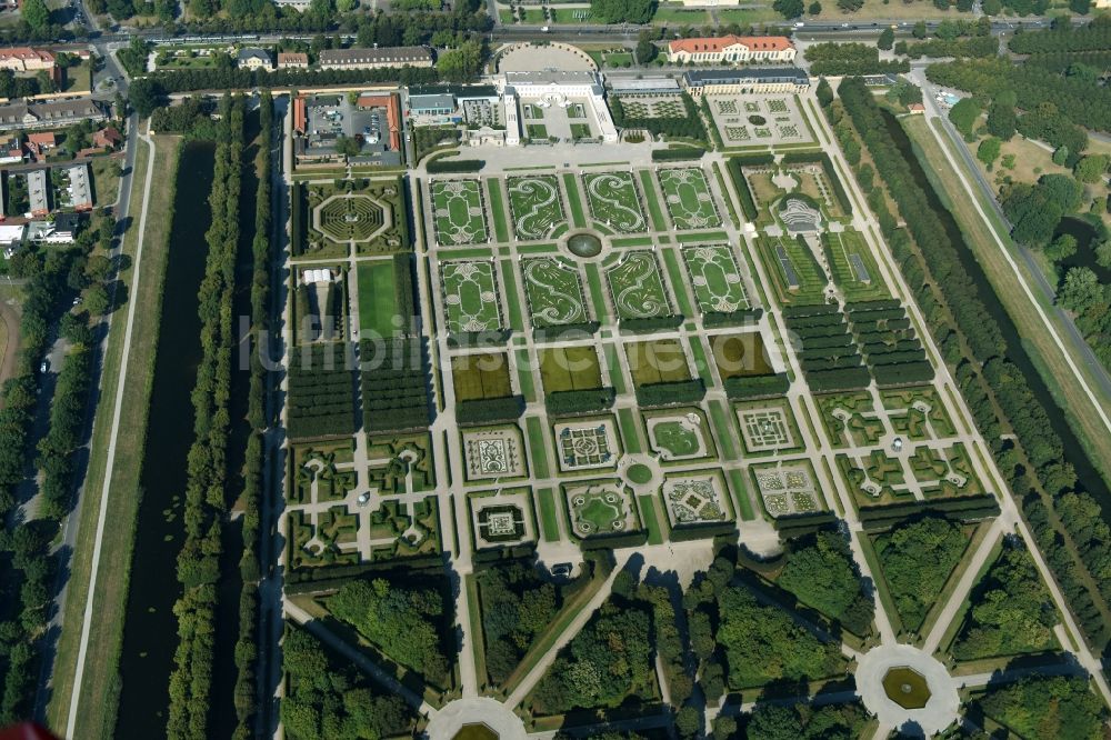 Hannover aus der Vogelperspektive: Schloßpark von Schloß Herrenhausen in Hannover im Bundesland Niedersachsen