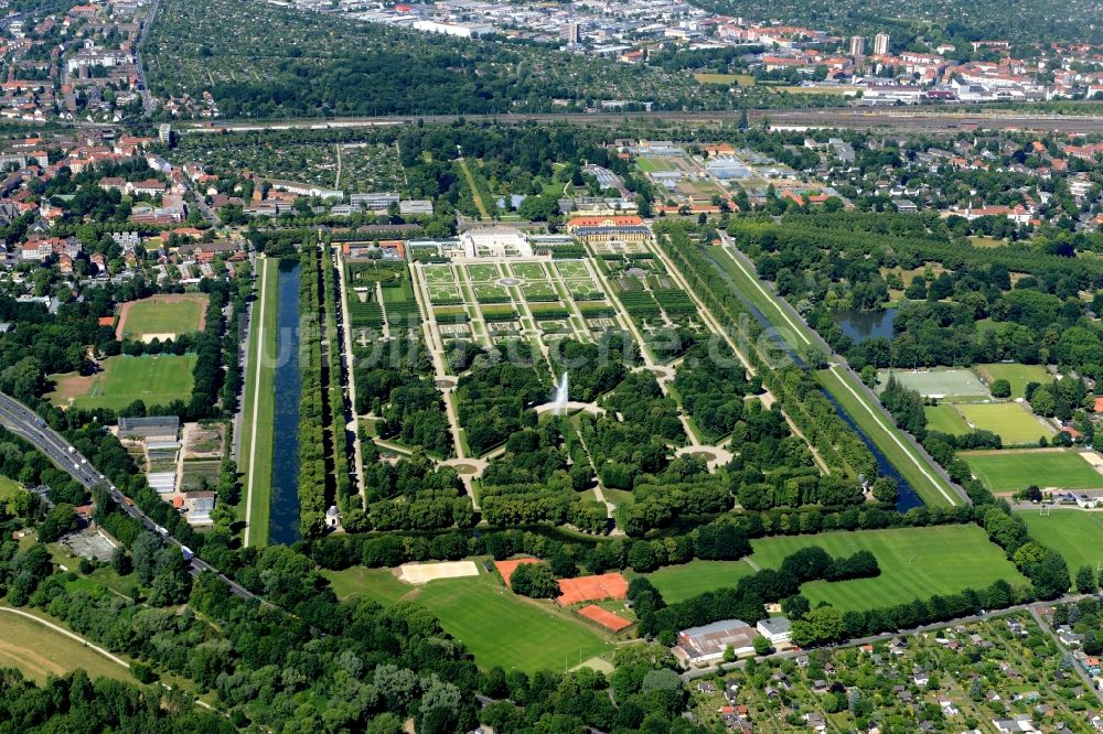 Luftaufnahme Hannover - Schloßpark von Schloß Herrenhausen in Hannover im Bundesland Niedersachsen