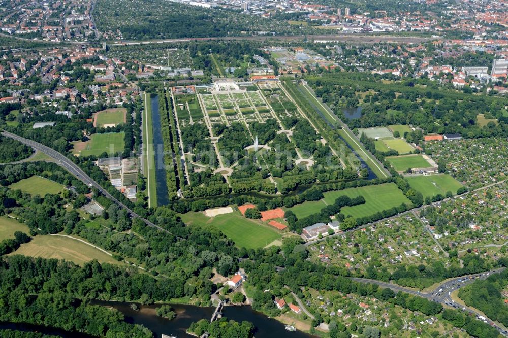 Luftaufnahme Hannover - Schloßpark von Schloß Herrenhausen in Hannover im Bundesland Niedersachsen