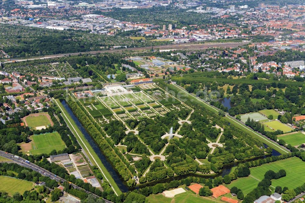 Luftaufnahme Hannover - Schloßpark von Schloß Herrenhausen in Hannover im Bundesland Niedersachsen