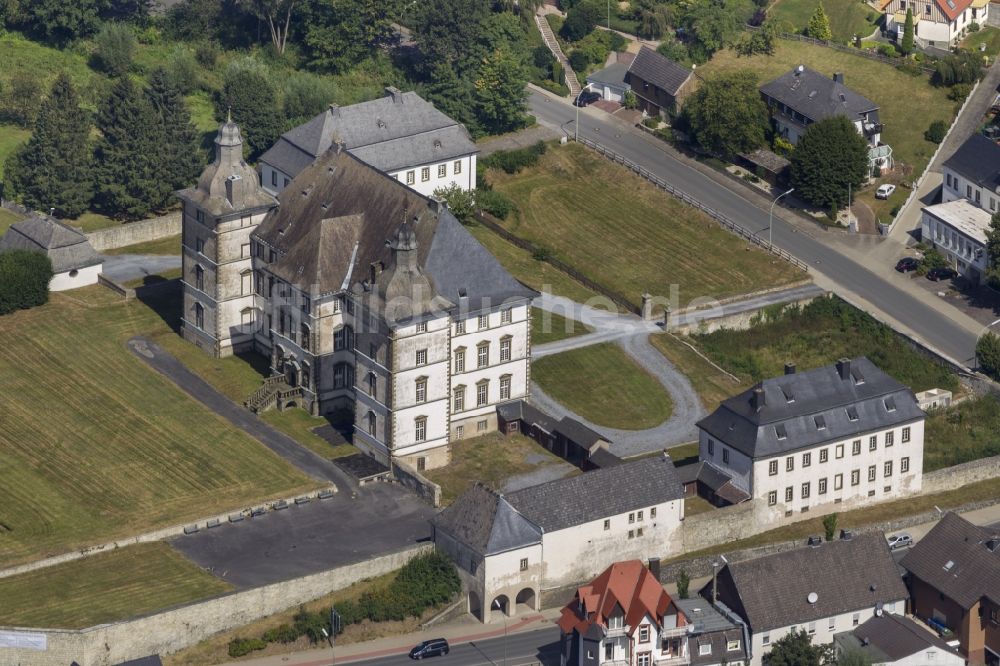 Luftbild Warstein / Sichtigvor - Schloßpark Schloss Sichtigvor mit dem ehemaligen Kommende Mülheim der Deutsch-Ordensritter in Warstein im Sauerland im Bundesland Nordrhein-Westfalen