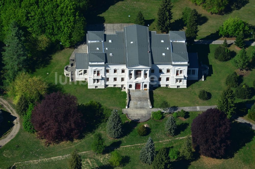 Luftaufnahme Schwante - Schlosspark von Schloss Sommerswalde unweit von Schwante (Gemeinde Oberkrämer) inmitten des Schwanter Forstes im Bundesland Brandenburg