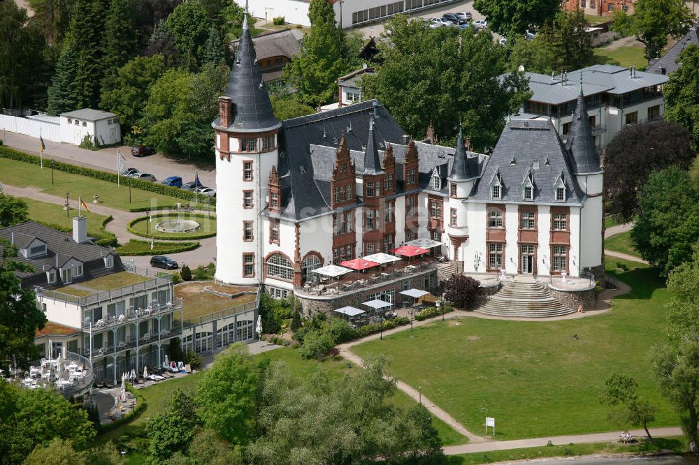 Klink / Müritz aus der Vogelperspektive: Schloßpark und das Schloßhotel Klink im gleichnamigen Erholungsort am Ufer der Müritz in Mecklenburg-Vorpommern