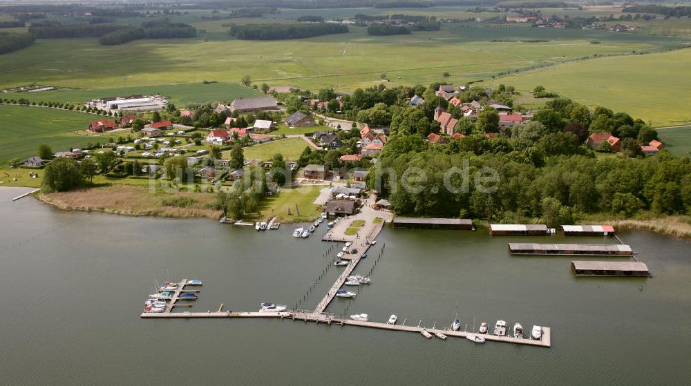 Luftbild Klink / Müritz - Schloßpark und das Schloßhotel Klink im gleichnamigen Erholungsort am Ufer der Müritz in Mecklenburg-Vorpommern