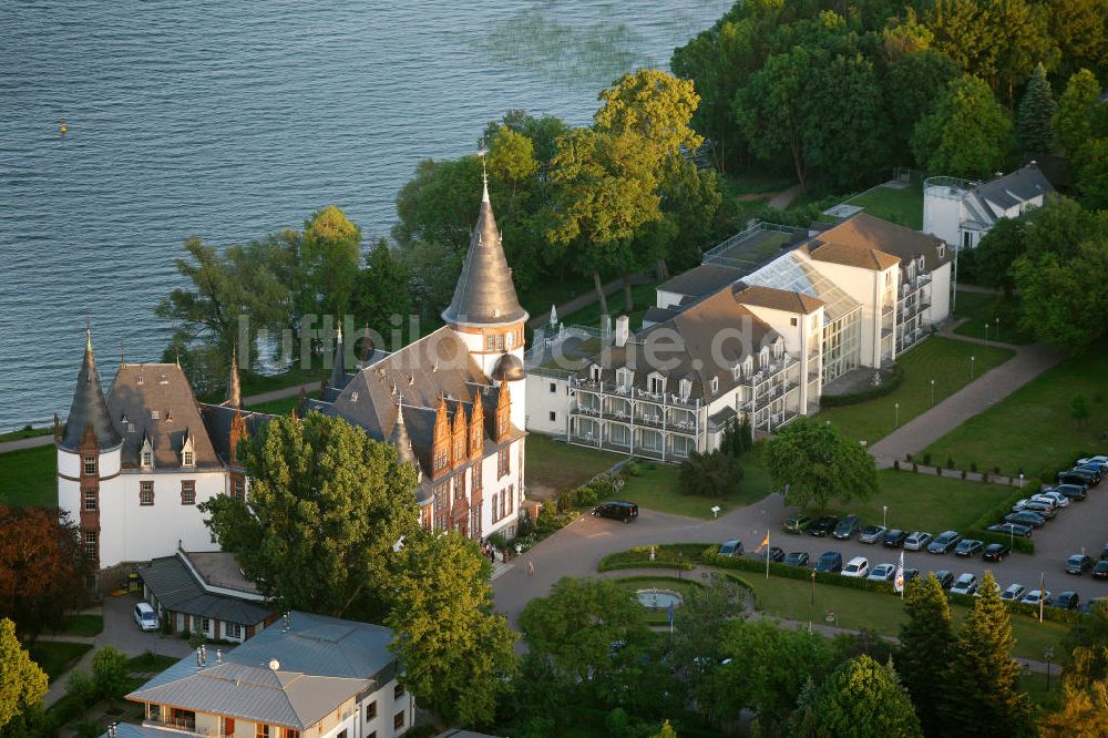 Klink / Müritz aus der Vogelperspektive: Schloßpark und das Schloßhotel Klink im gleichnamigen Erholungsort am Ufer der Müritz in Mecklenburg-Vorpommern