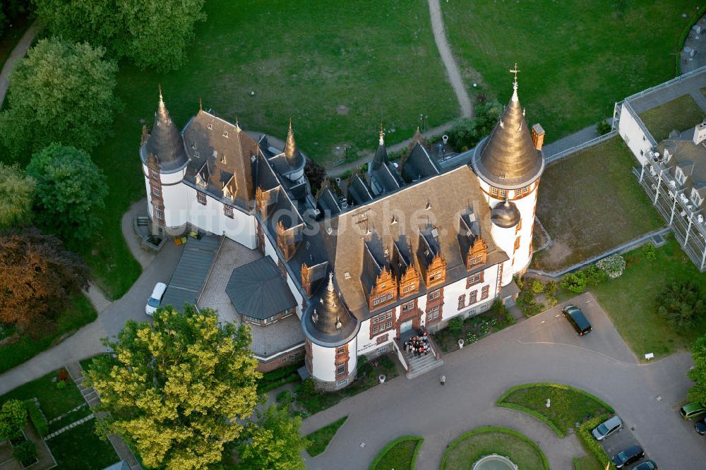 Luftbild Klink / Müritz - Schloßpark und das Schloßhotel Klink im gleichnamigen Erholungsort am Ufer der Müritz in Mecklenburg-Vorpommern