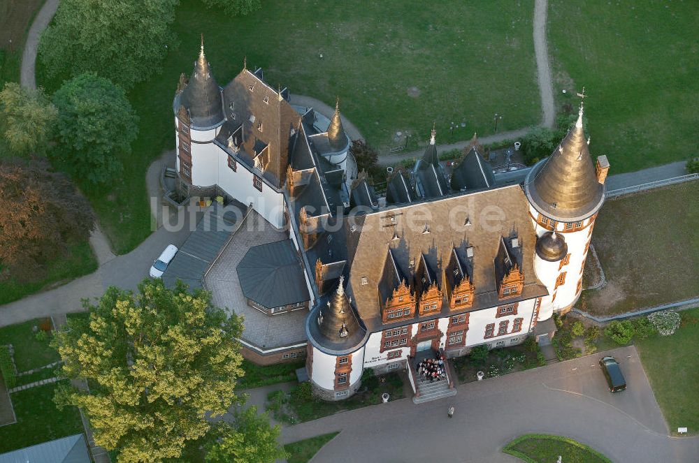 Luftaufnahme Klink / Müritz - Schloßpark und das Schloßhotel Klink im gleichnamigen Erholungsort am Ufer der Müritz in Mecklenburg-Vorpommern