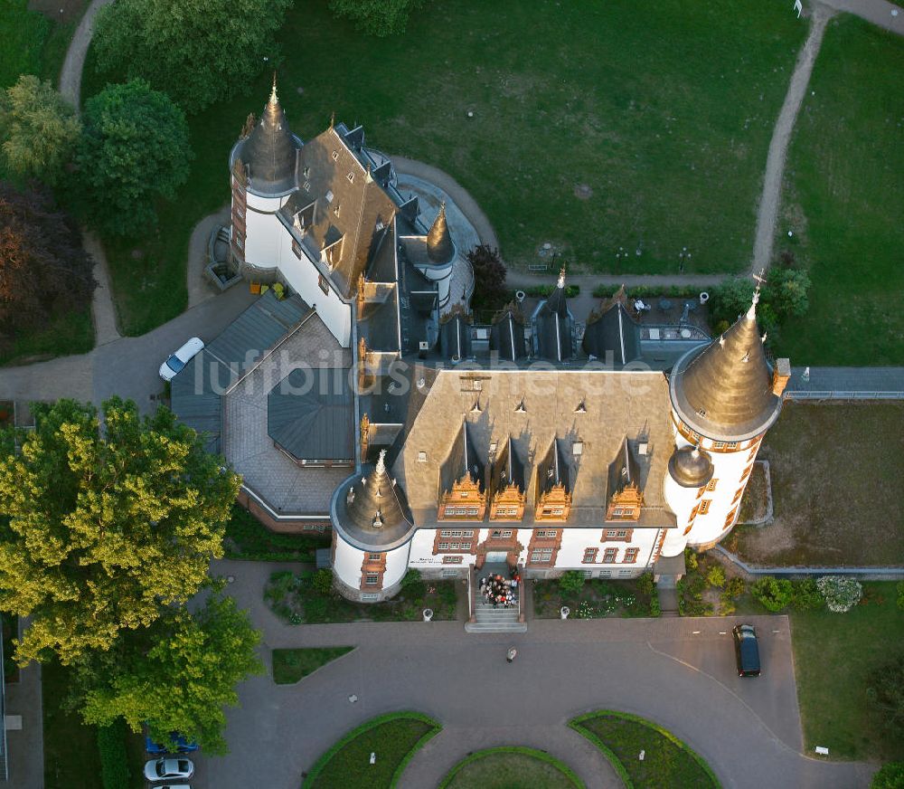 Klink / Müritz aus der Vogelperspektive: Schloßpark und das Schloßhotel Klink im gleichnamigen Erholungsort am Ufer der Müritz in Mecklenburg-Vorpommern