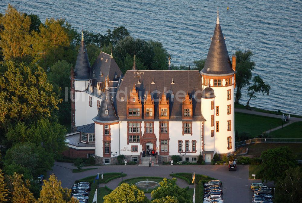 Luftbild Klink / Müritz - Schloßpark und das Schloßhotel Klink im gleichnamigen Erholungsort am Ufer der Müritz in Mecklenburg-Vorpommern