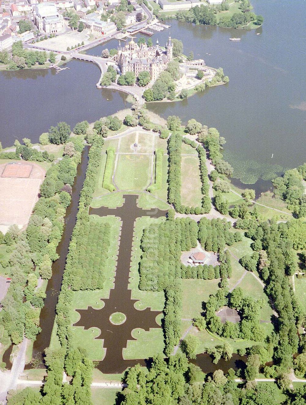 Luftbild Schwerin - Schloßpark Schwerin.