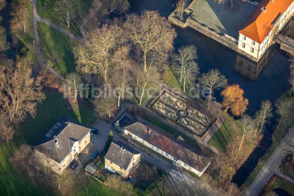 Herne von oben - Schloßpark Strünkede am Karl-Brandt-Weg in Herne im Bundesland Nordrhein-Westfalen, Deutschland