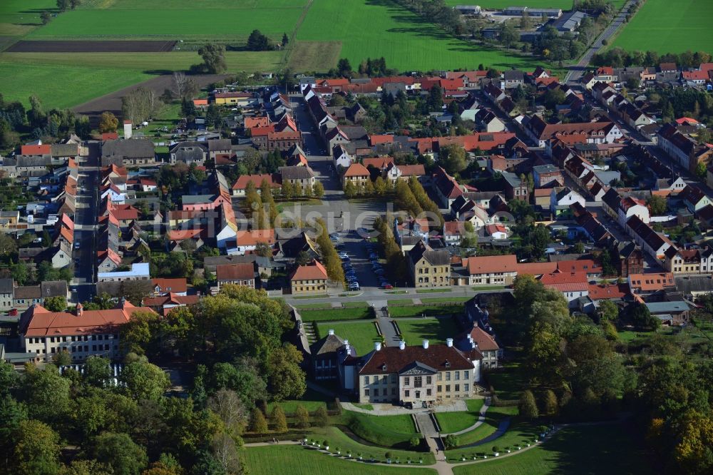 Luftaufnahme Oranienbaum-Wörlitz - Schloßparkanlage am Schloss Oranienbaum in Oranienbaum-Wörlitz im Bundesland Sachsen-Anhalt