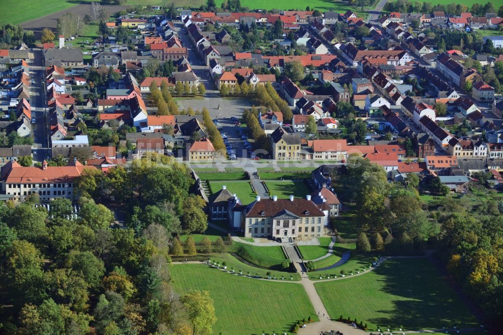 Oranienbaum-Wörlitz von oben - Schloßparkanlage am Schloss Oranienbaum in Oranienbaum-Wörlitz im Bundesland Sachsen-Anhalt