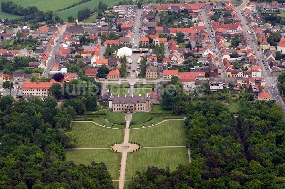 Luftaufnahme Oranienbaum - Schloßparkanlage am Schloss Oranienbaum in Oranienbaum-Wörlitz im Bundesland Sachsen-Anhalt