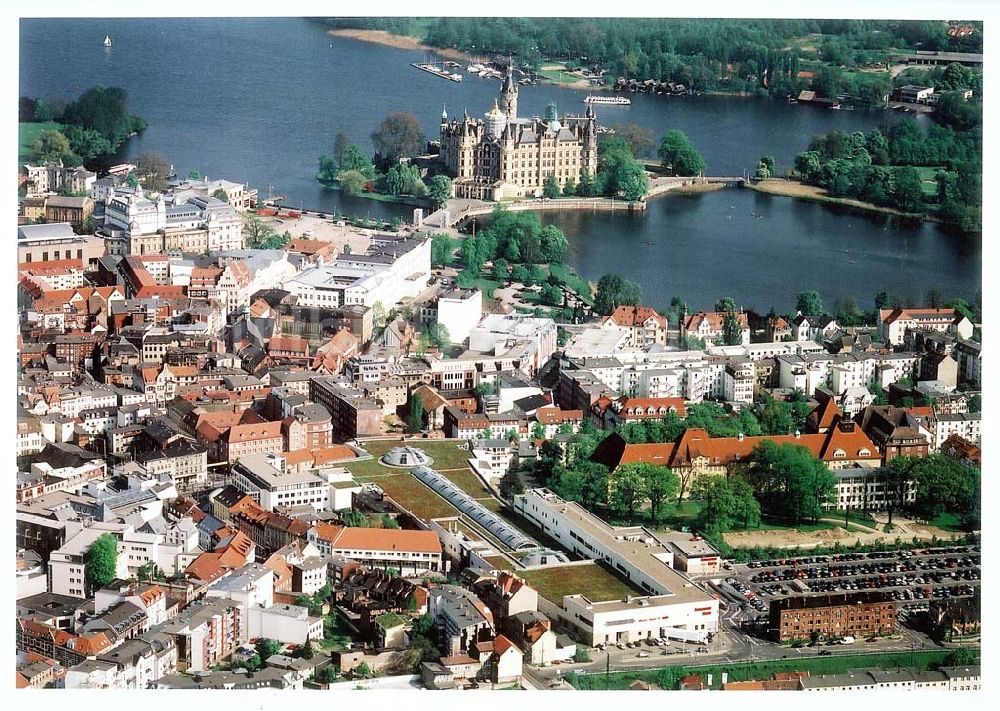 Schwerin / MV von oben - Schloßparkcenter der ECE in Schwerin / Mecklenburg - Vorpommern 10.05.02