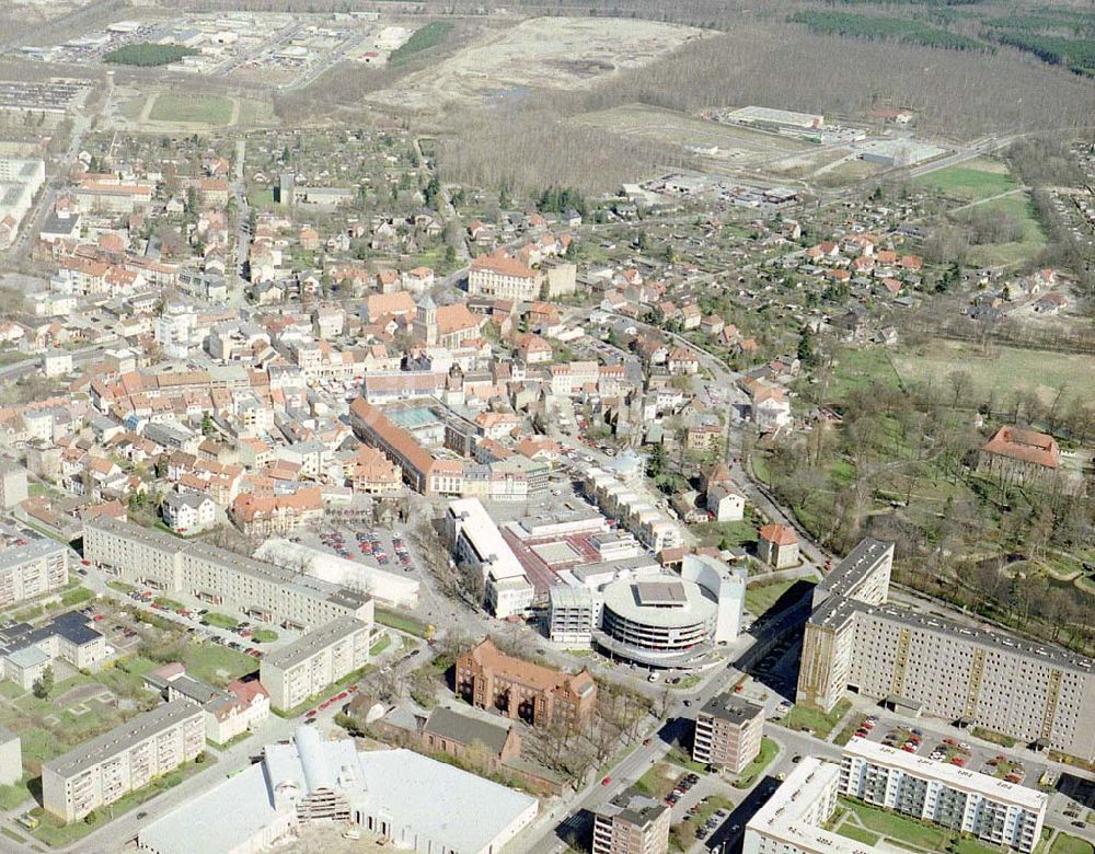 Senftenberg / Brandenburg aus der Vogelperspektive: Schloßparkcenter der KHV GmbH Am Neumarkt 2-4 in 01968 Senftenberg / Brandenburg. (Tel.: 03573-37410)