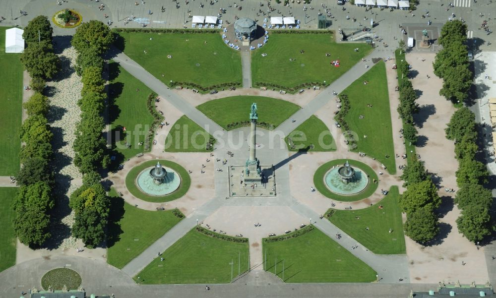 Stuttgart aus der Vogelperspektive: Schlossplatz im Innenstadt- Zentrum in Stuttgart im Bundesland Baden-Württemberg