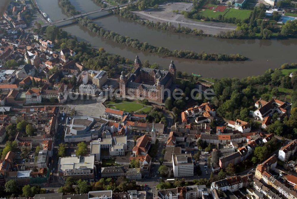 Luftbild Aschaffenburg - Schlossplatz mit Schloss Johannisburg und den Marktplatz