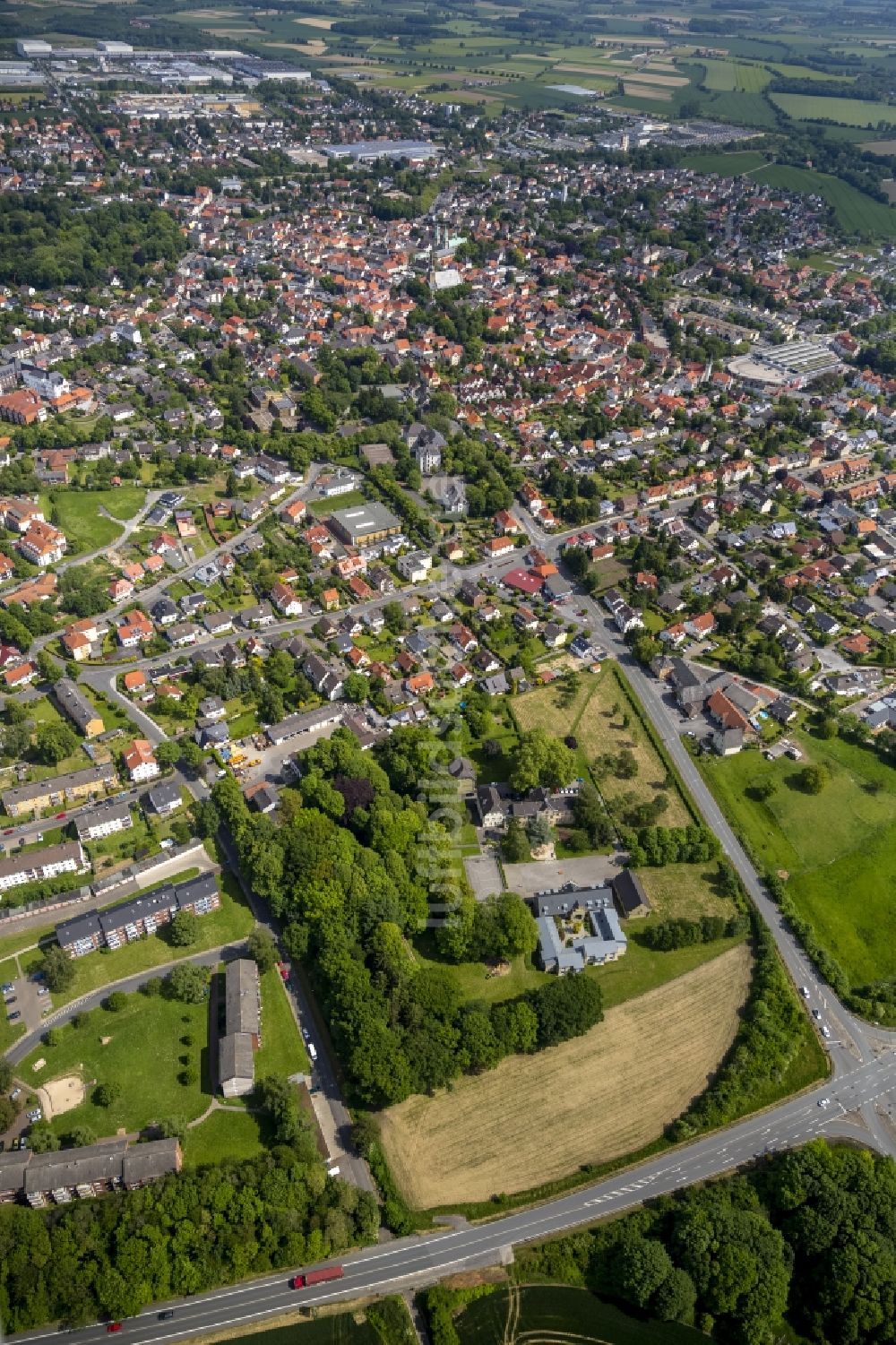 Werl aus der Vogelperspektive: Schlossruine des ehemaligen kurfürstlichen Stadtschlosses in Werl im Bundesland Nordrhein-Westfalen