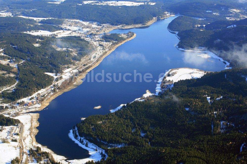 Luftaufnahme Schluchsee - Schluchsee im winterlichen Schwarzwald in Baden-Württemberg