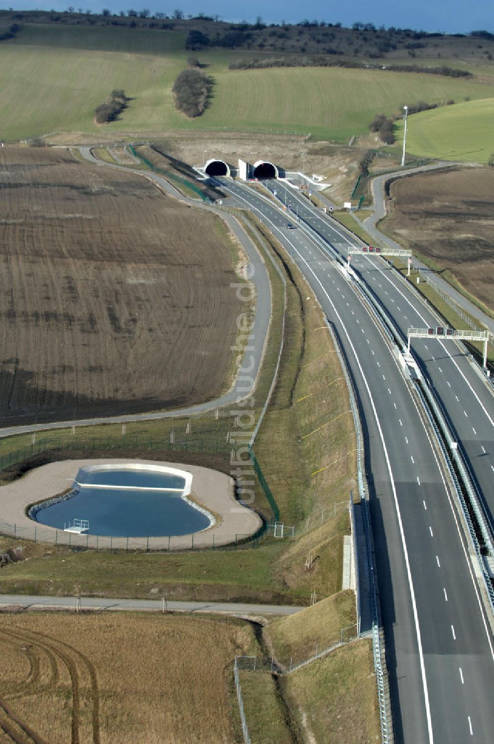 Oberheldrungen von oben - Schmücketunnel im Bereich der neuen Trassenführung der Autobahn A71 - Schmücketunnel in the new route of the A71 motorway