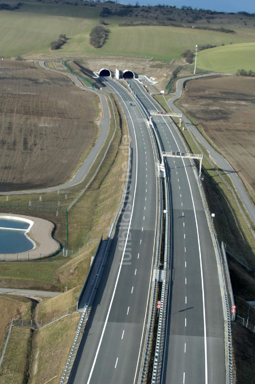 Oberheldrungen aus der Vogelperspektive: Schmücketunnel im Bereich der neuen Trassenführung der Autobahn A71 - Schmücketunnel in the new route of the A71 motorway