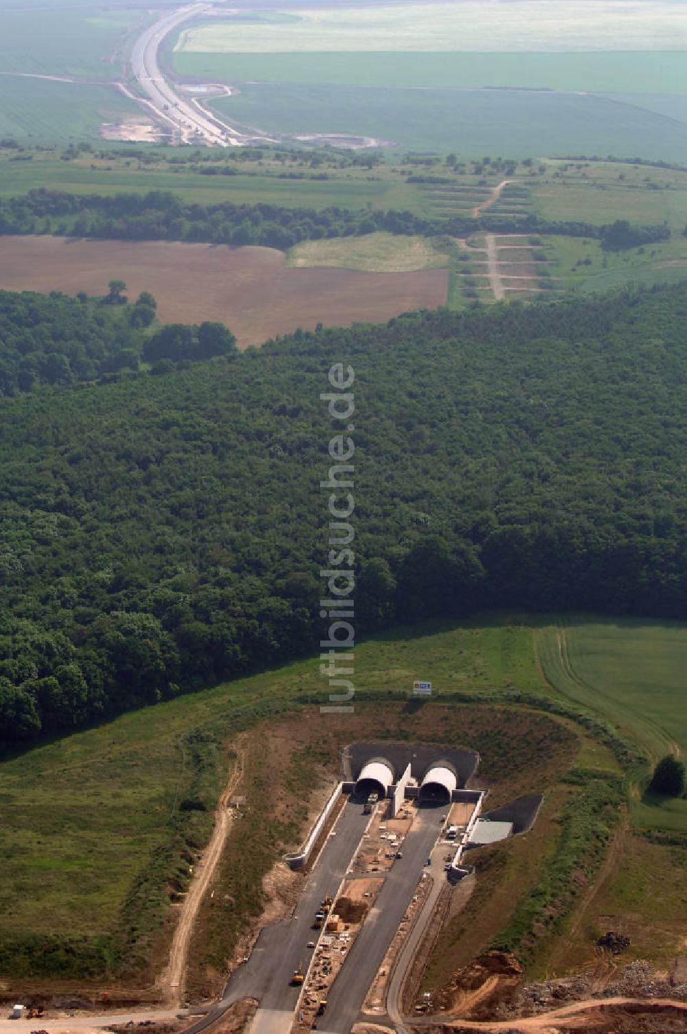 Oberheldrungen von oben - Schmücketunnel im Bereich der neuen Trassenführung der Autobahn A71 südwestlich von Harras / Oberheldrungen in Thüringen