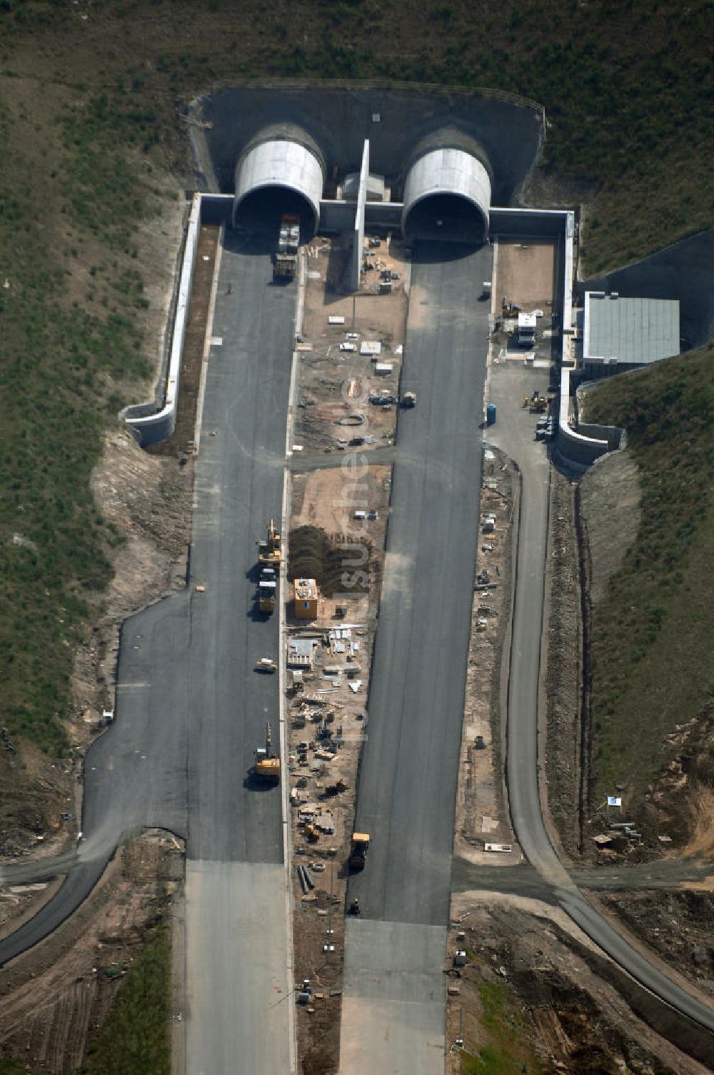 Oberheldrungen aus der Vogelperspektive: Schmücketunnel im Bereich der neuen Trassenführung der Autobahn A71 südwestlich von Harras / Oberheldrungen in Thüringen