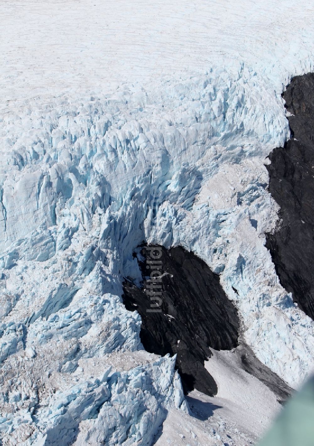 Kenai Fjords National Park aus der Vogelperspektive: Schmelzende Gletscherzungen des Aialik-Gletscher am Geltscher See im Kenai-Fjords-Nationalpark auf der Kenai-Halbinsel in Alaska in den Vereinigten Staaten von Amerika USA