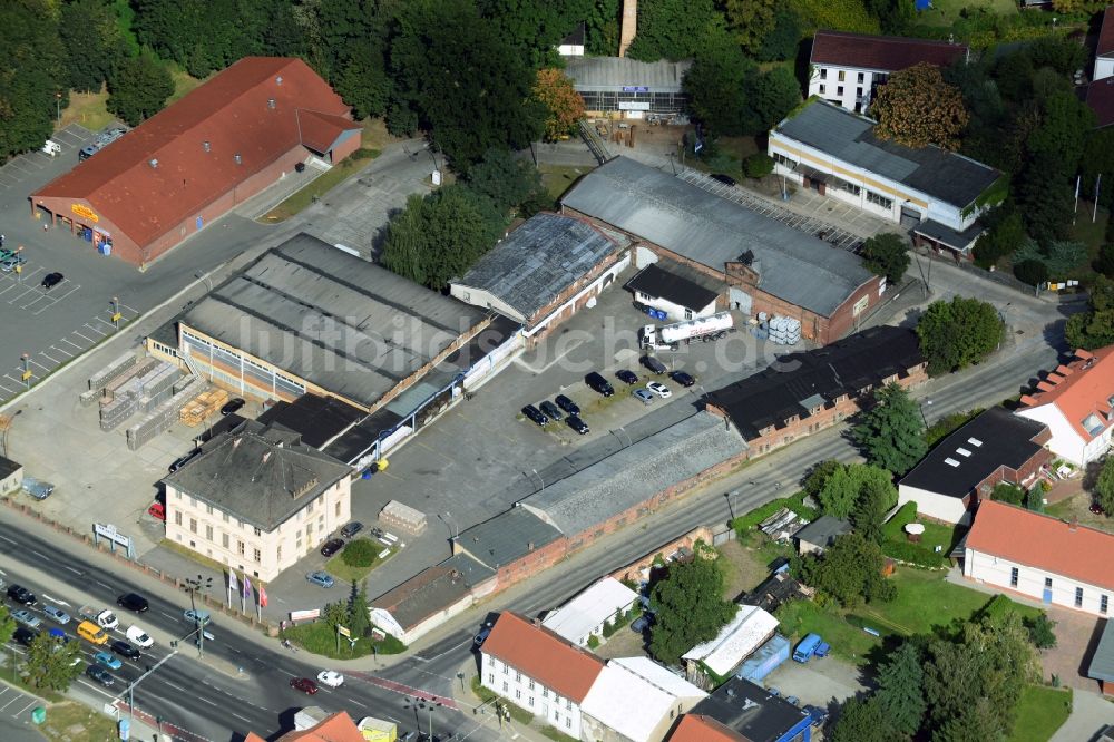 Berlin aus der Vogelperspektive: Schnaps- und Alkohohlfabrikgelände der Schilkin GmbH & Co. in Berlin Kaulsdorf