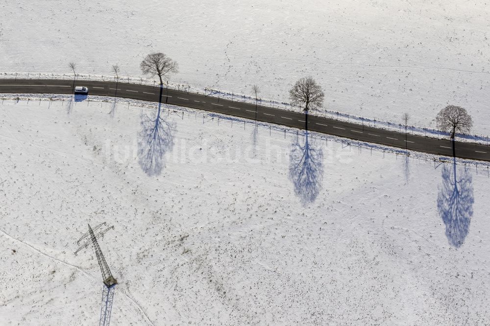 Luftaufnahme Fredeburg - Schneebedeckte Landstraße im Winter bei Fredeburg im Bundesland Nordrhein-Westfalen NRW