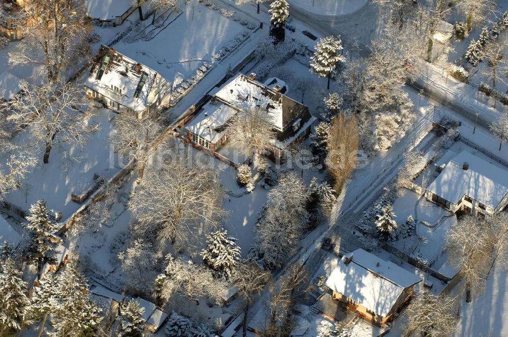 POTSDAM von oben - schneebedecktes Villen-Wohngebiet in Potsdam - Babelsberg