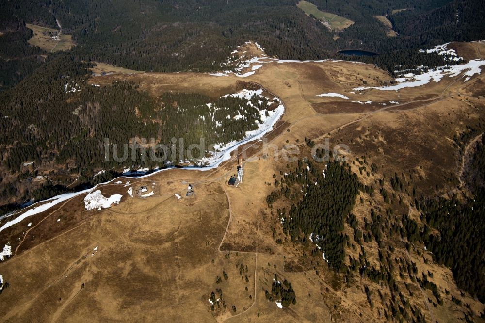 Luftbild Feldberg (Schwarzwald) - Schneereste am Feldberg (Schwarzwald) im Bundesland Baden-Württemberg, Deutschland