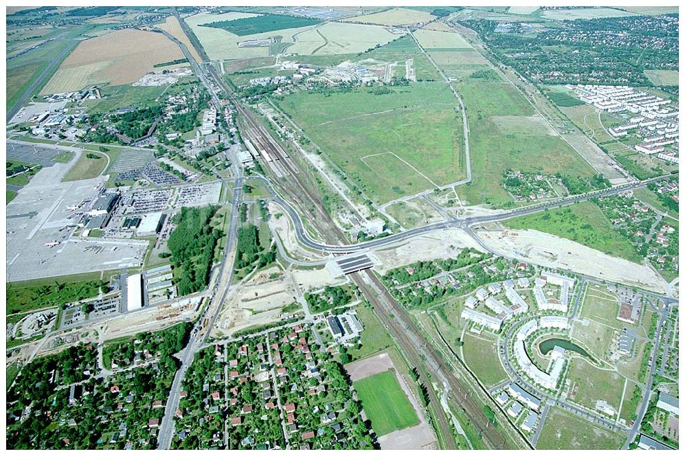 Schönefeld von oben - Schönefeld Autobahnbrücke