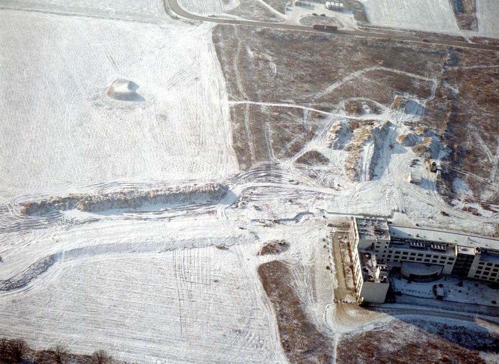 Schönefeld von oben - Schönefeld-Brandenburg Gewerbe- und Wohngebiet Roncasa der HVB Projekt GmbH westlich des S- und Fernbahnhofes Schönefeld 08