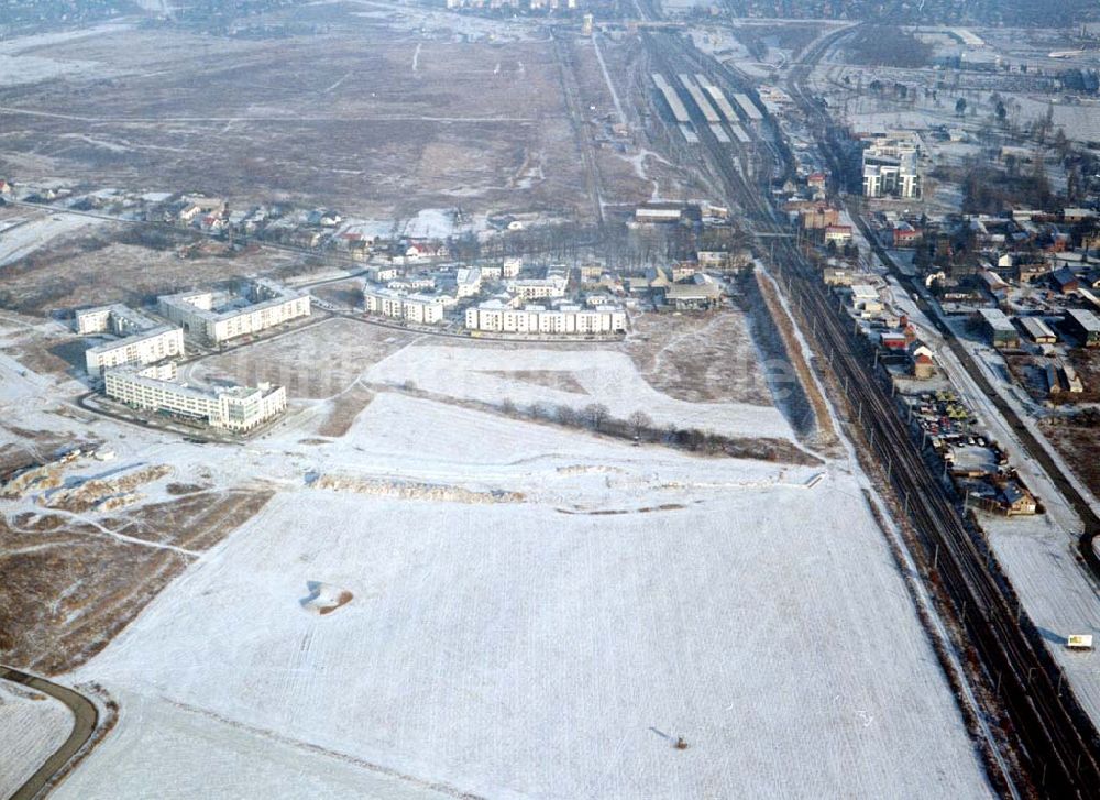 Schönefeld von oben - Schönefeld-Brandenburg Gewerbe- und Wohngebiet Roncasa der HVB Projekt GmbH westlich des S- und Fernbahnhofes Schönefeld 08