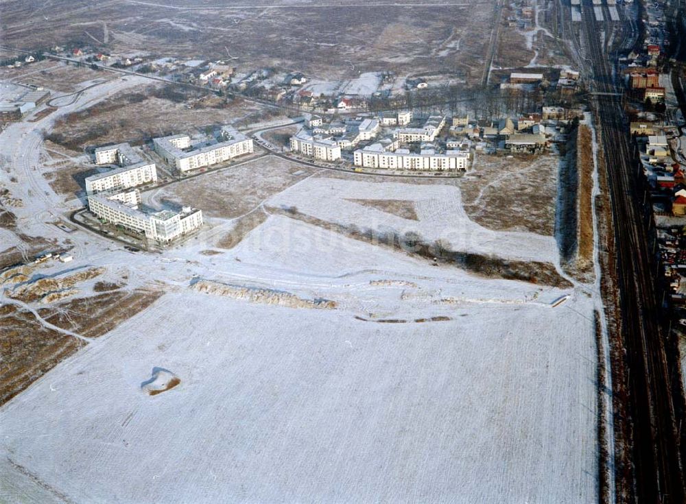 Schönefeld aus der Vogelperspektive: Schönefeld-Brandenburg Gewerbe- und Wohngebiet Roncasa der HVB Projekt GmbH westlich des S- und Fernbahnhofes Schönefeld 08