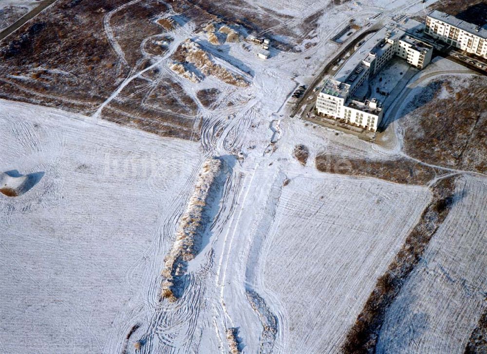 Schönefeld aus der Vogelperspektive: Schönefeld-Brandenburg Gewerbe- und Wohngebiet Roncasa der HVB Projekt GmbH westlich des S- und Fernbahnhofes Schönefeld 08