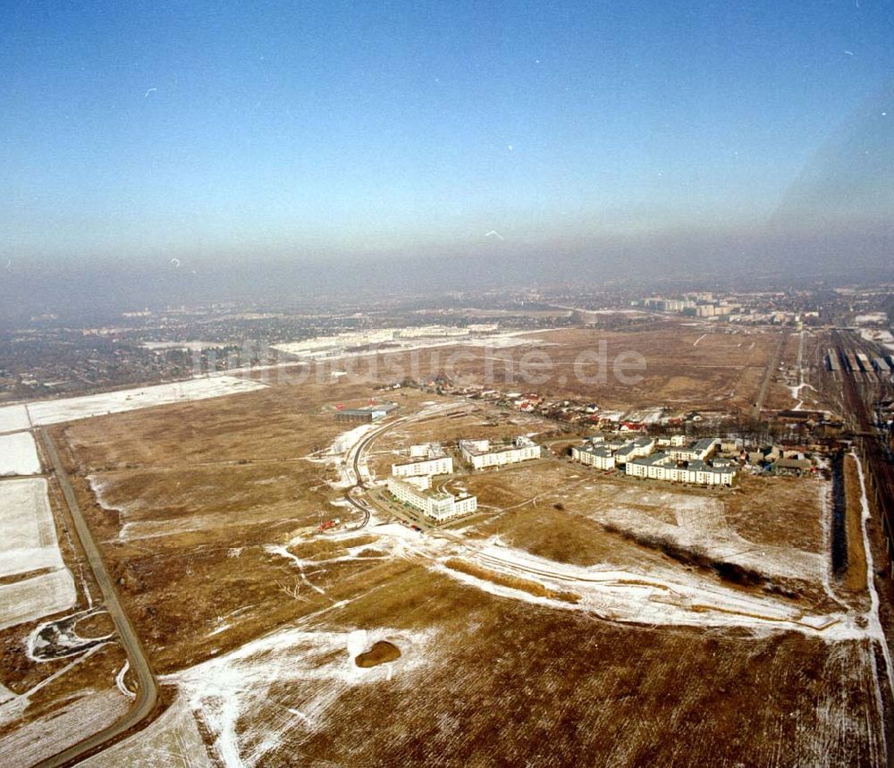 Schönefeld / BRB aus der Vogelperspektive: Schönefeld - Brandenburg Gewerbe- und Wohngebiet Roncasa der HVB Projekt GmbH westlich des S- und Fernbahnhofes Schönefeld