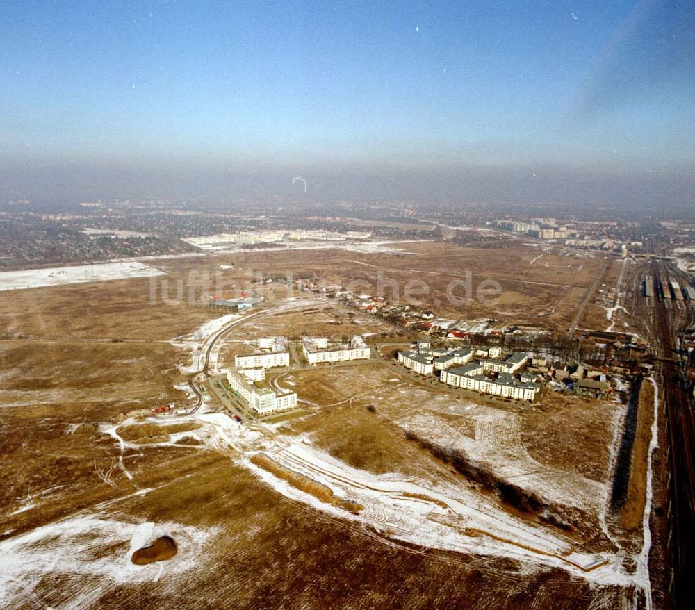 Luftaufnahme Schönefeld / BRB - Schönefeld - Brandenburg Gewerbe- und Wohngebiet Roncasa der HVB Projekt GmbH westlich des S- und Fernbahnhofes Schönefeld