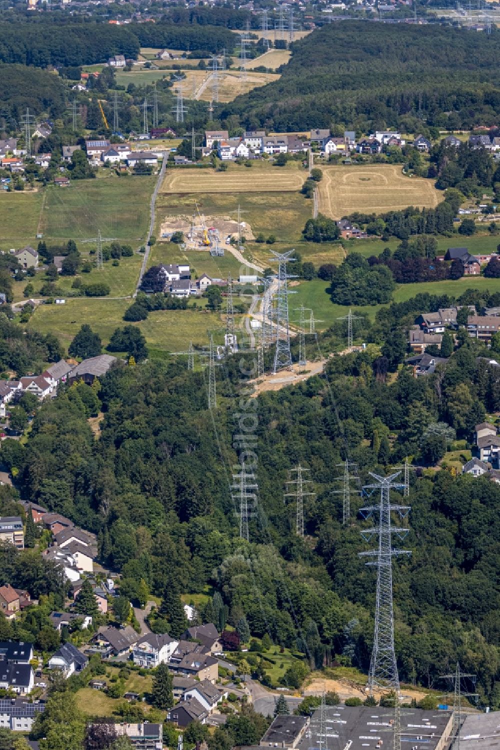 Luftaufnahme Herdecke - Schneisen- und Streckenverlauf der Stromführungstrasse im Ortsteil Ostende in Herdecke im Bundesland Nordrhein-Westfalen, Deutschland