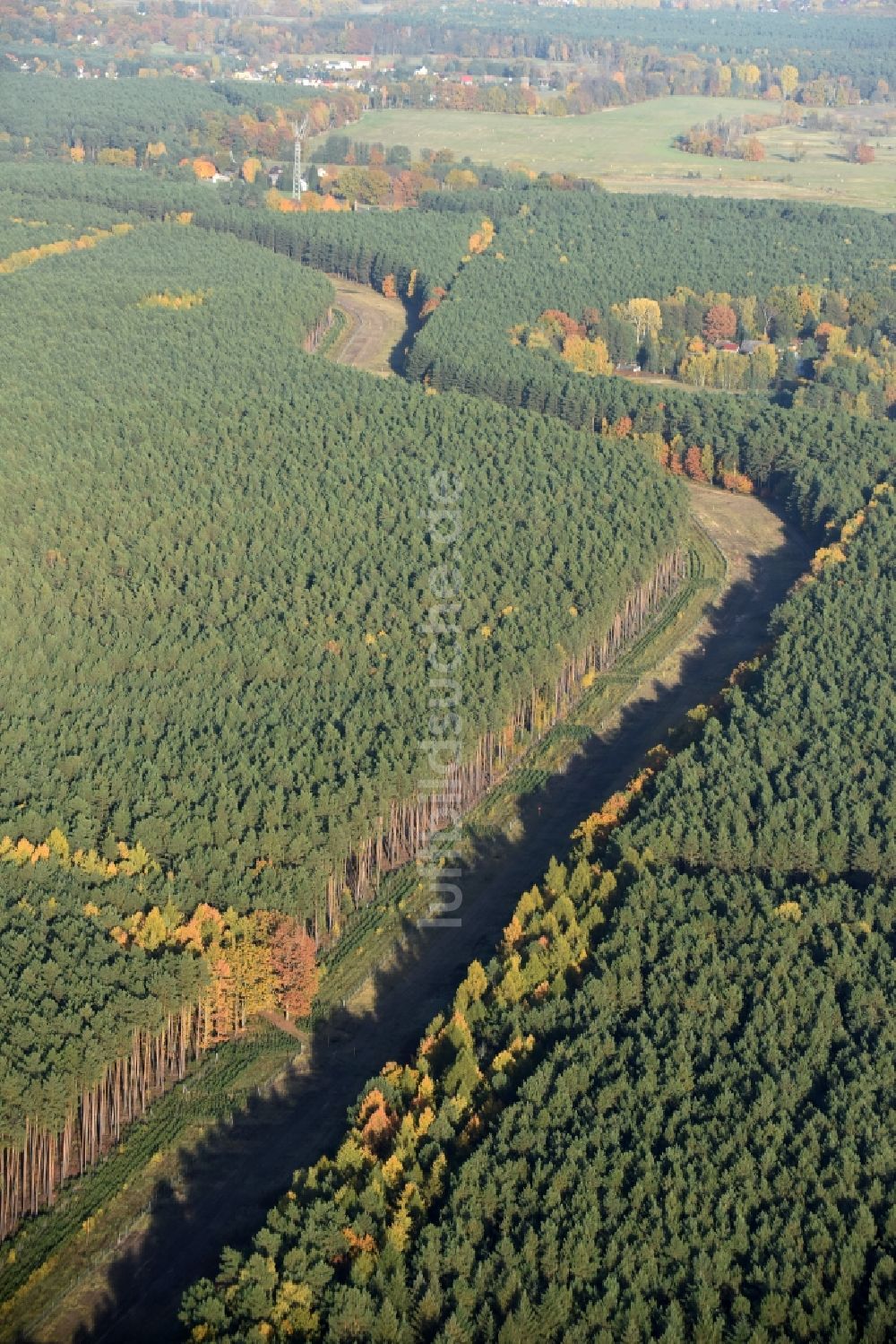 Storkowfurt aus der Vogelperspektive: Schneisen- und Streckenverlauf der unterirdischen Gasleitungstrasse in Storkowfurt im Bundesland Brandenburg