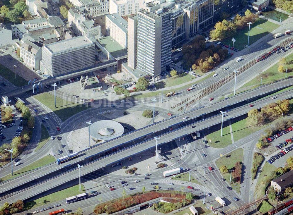 Halle / Saale von oben - Schnellstraße am Thälmannplatz in Halle an der Saale / Sachsen-Anhalt.