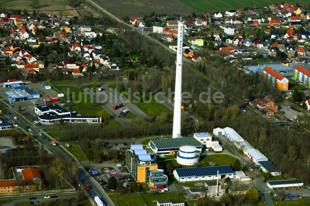 Luftbild Bitterfeld-Wolfen - Schornstein der Stadtwerke Bitterfeld-Wolfen im Bundesland Sachsen-Anhalt, Deutschland