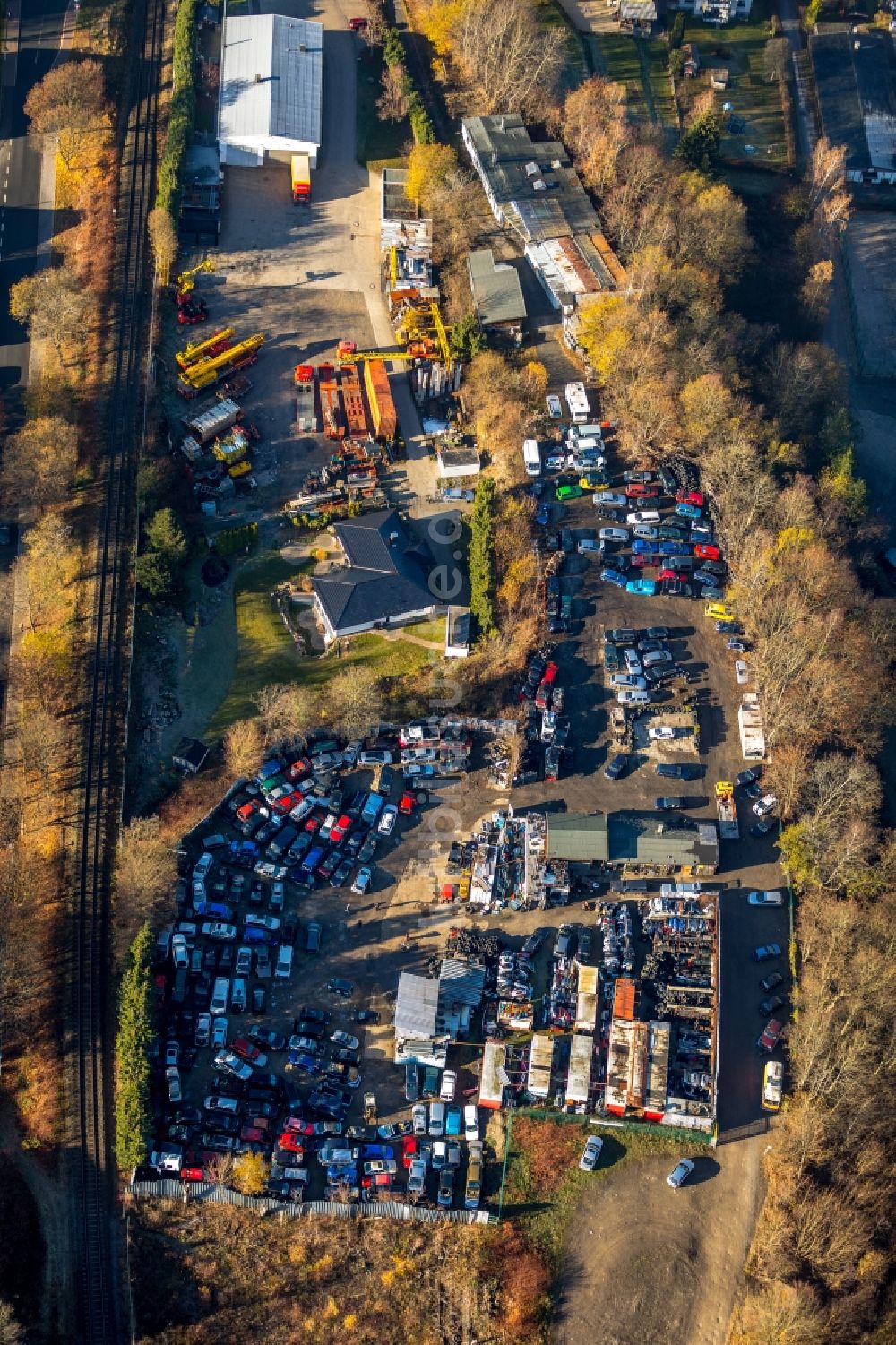 Lüdenscheid von oben - Schrottplatz der AVL - Autoverwertung Lüdenscheid  GmbH in Lüdenscheid im Bundesland Nordrhein-Westfalen, Deutschland