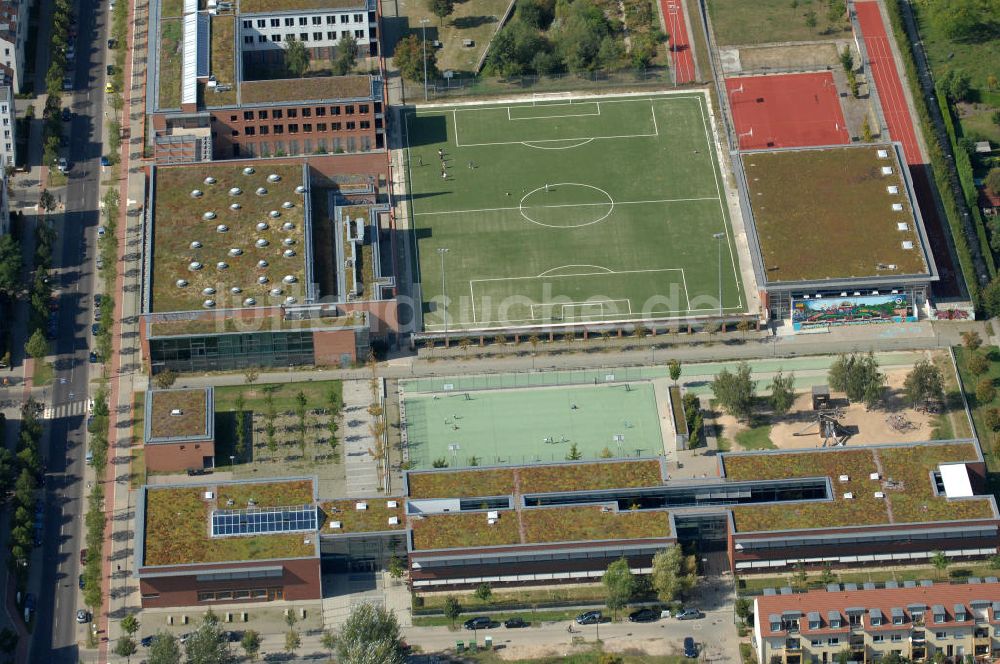 Berlin aus der Vogelperspektive: Schule in Berlin-Karow