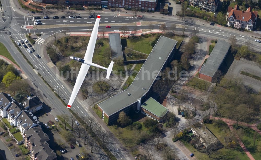 Luftaufnahme Dorsten - Schulflug in einem Segelflugzeug ASK 21 mit einem Flugschüler über der Stadt Dorsten im Bundesland Nordrhein-Westfalen