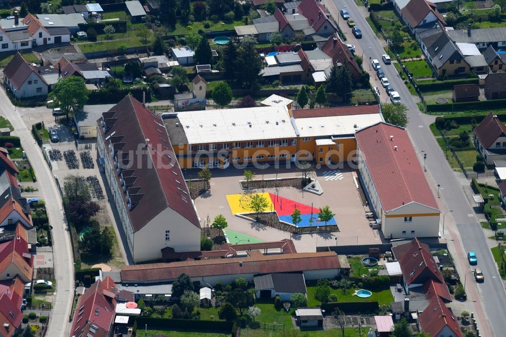 Leegebruch Von Oben Schulgebaude Der Grundschule Johann Heinrich Pestalozzi Am Weidensteg In Leegebruch Im Bundesland Brandenburg