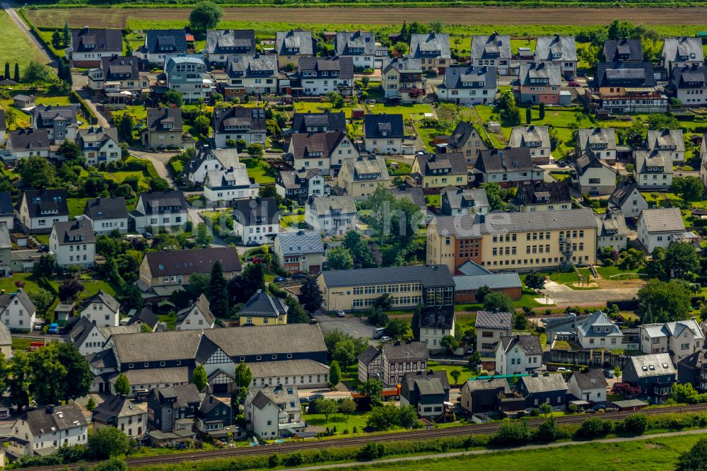 Luftaufnahme Bestwig - Schulgebaude der Andreas-Schule in Bestwig im Bundesland Nordrhein-Westfalen, Deutschland