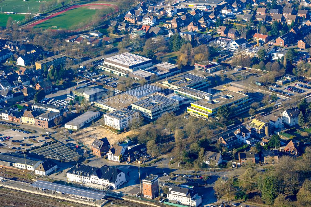 Haltern am See von oben - Schulgebaude des Joseph-König-Gymnasium und der Alexander-Lebenstein-Realschule in Haltern am See im Bundesland Nordrhein-Westfalen